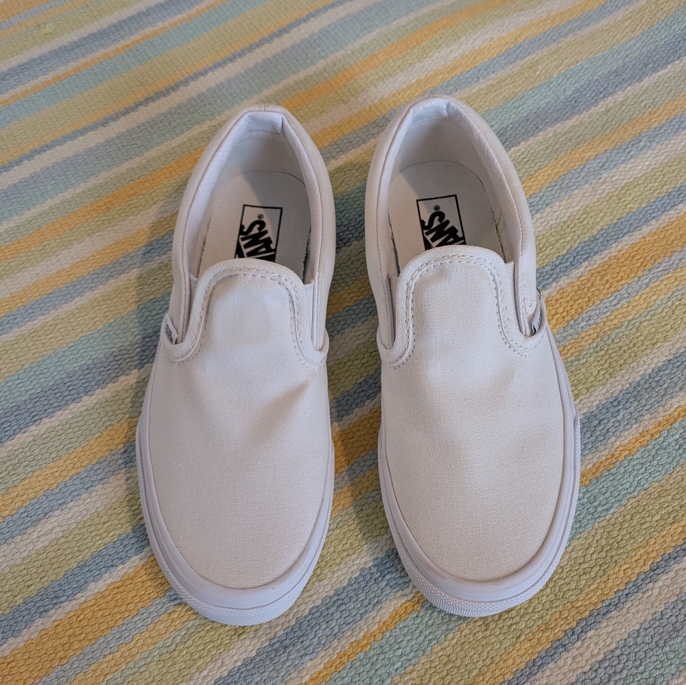 ⭐ Kids White Slip-on Vans Size 1.5